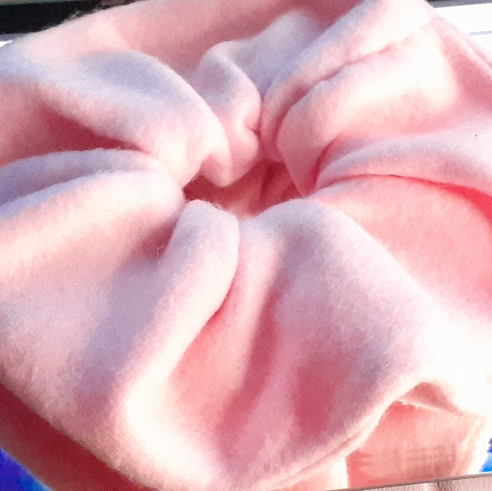 Large Sift Pink Scrunchie